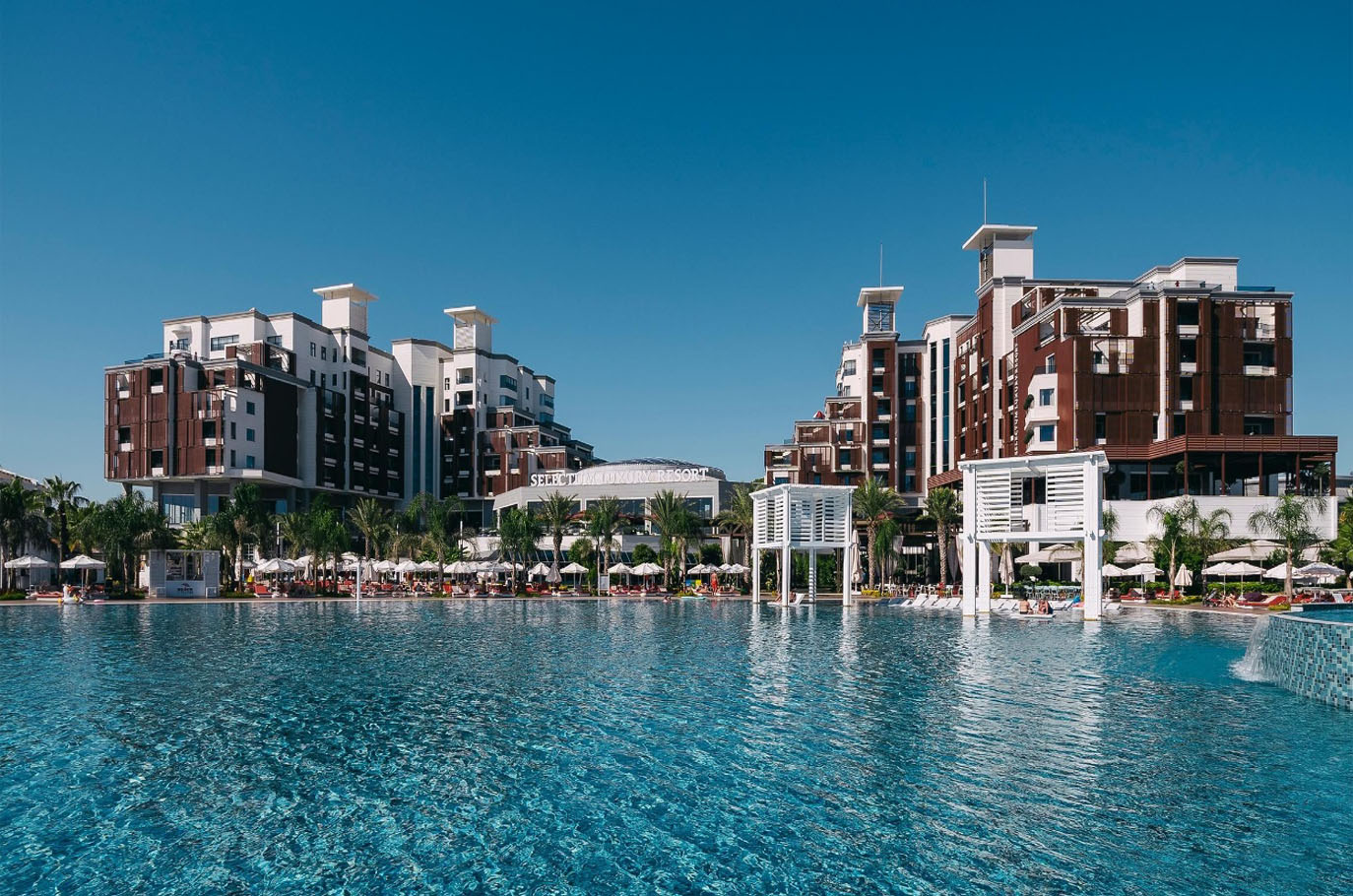 SELECTUM LUXURY RESORT